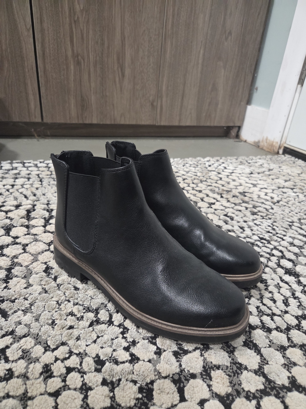 SAM. Womens Black Chukka Chelsea Boots with Tan Welt